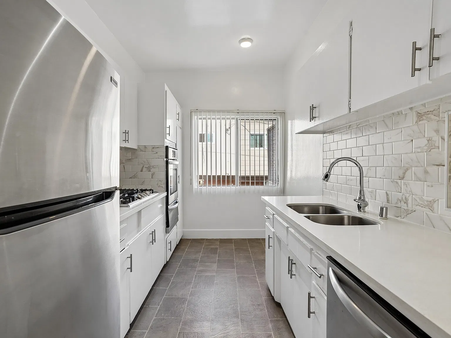 3 bed, 1150 sqft, $3,549 — Photo 3