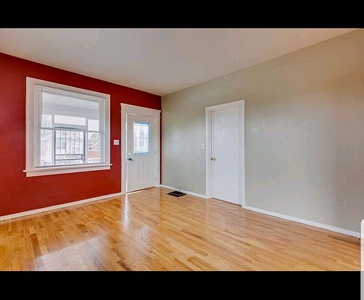 3rd image of 212 E 153rd Pl