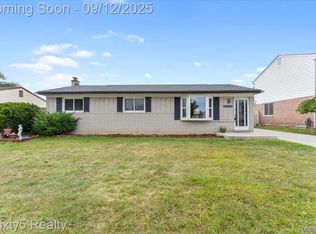 17541 Bodsford Dr, Trenton, MI 48183