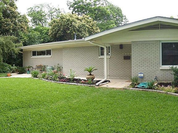 5th image of 5701 Woodview Ave