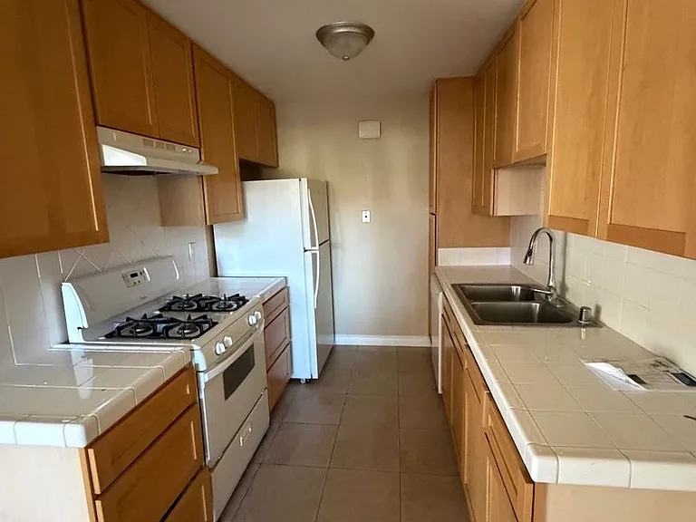 2672 Phipps Ave #A-D — Photo 2