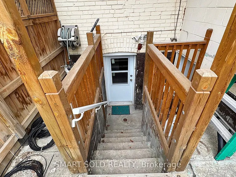 1040 Ossington Ave #BASEMENT — Photo 4