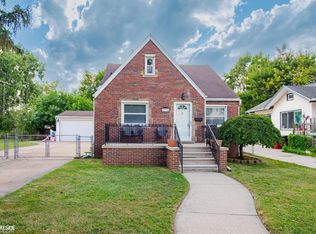 29315 Pinehurst St, Roseville, MI 48066