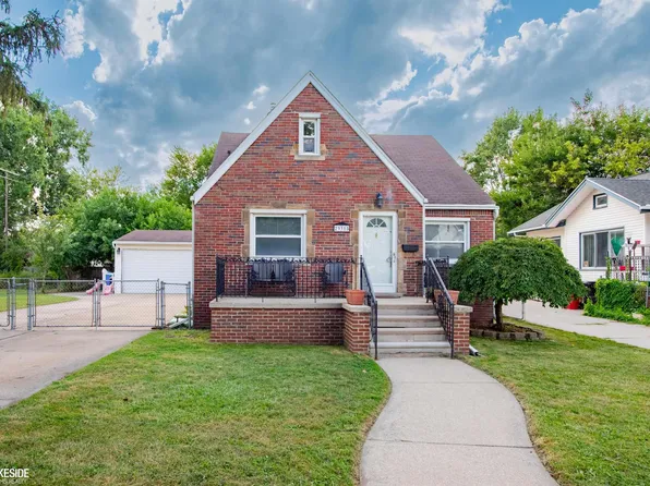 29315 Pinehurst St, Roseville, MI 48066