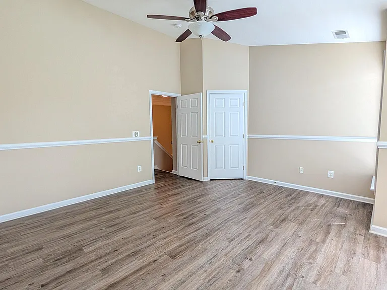 211 Shirley Sq SE — Photo 17