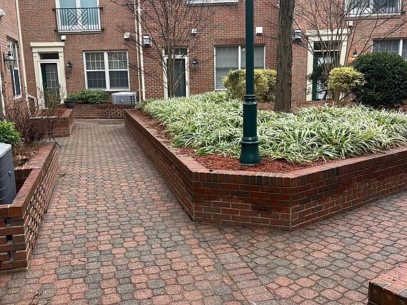2nd image of 2619 Fairfax Dr