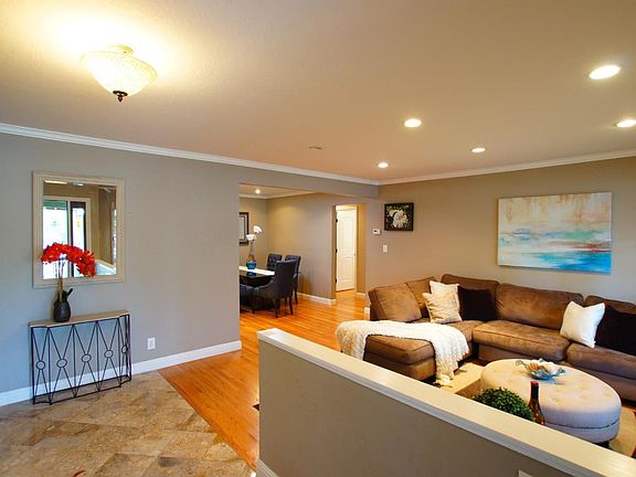 5th image of 984 Cypress Ave