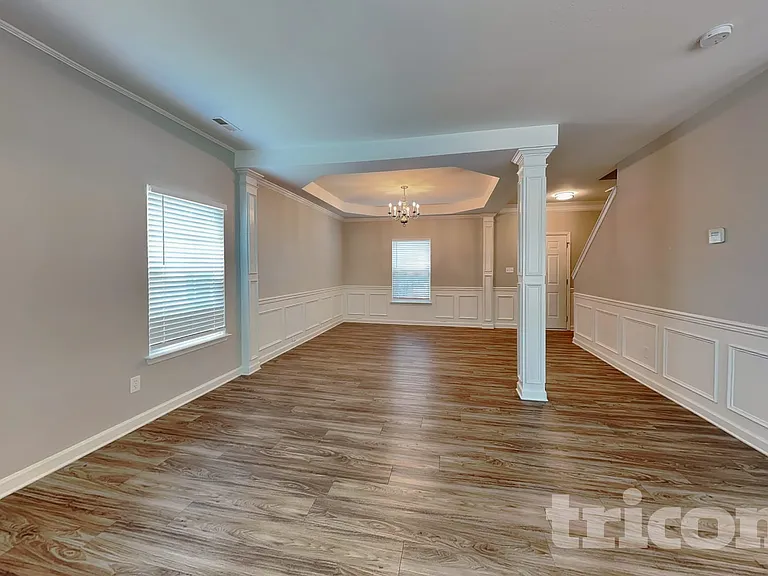 1129 Hawick Dr — Photo 2