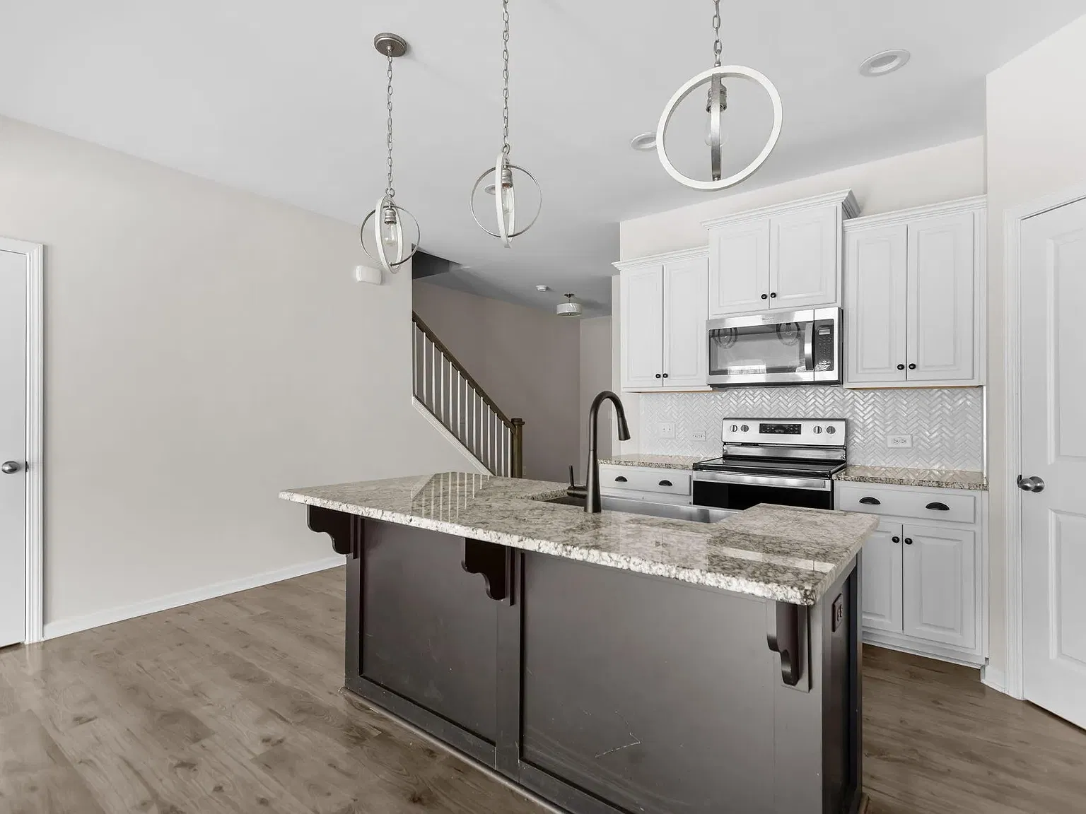3 bed, 2.5 bath, 1792 sqft, $2,990 — Photo 4