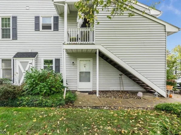 107 Huckleberry Ct, Readington Twp., NJ 08887
