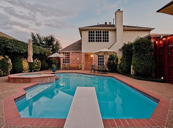 2nd image of 2901 Cascade Dr