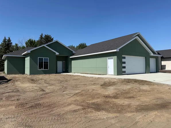 3804 45th St SE, Minot, ND 58701