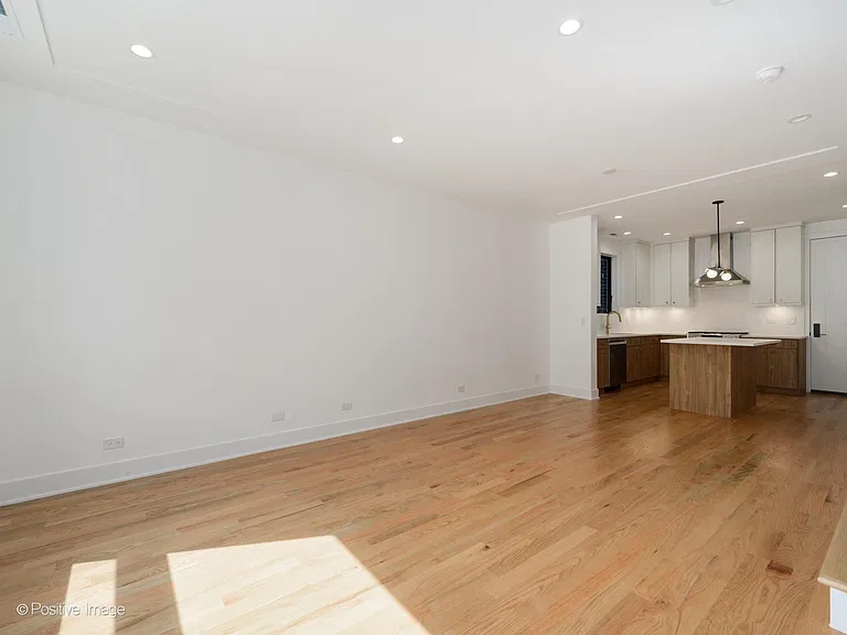 1838 N Rockwell St #1 — Photo 16