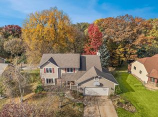 1011 Oday St S, Maplewood, MN 55119