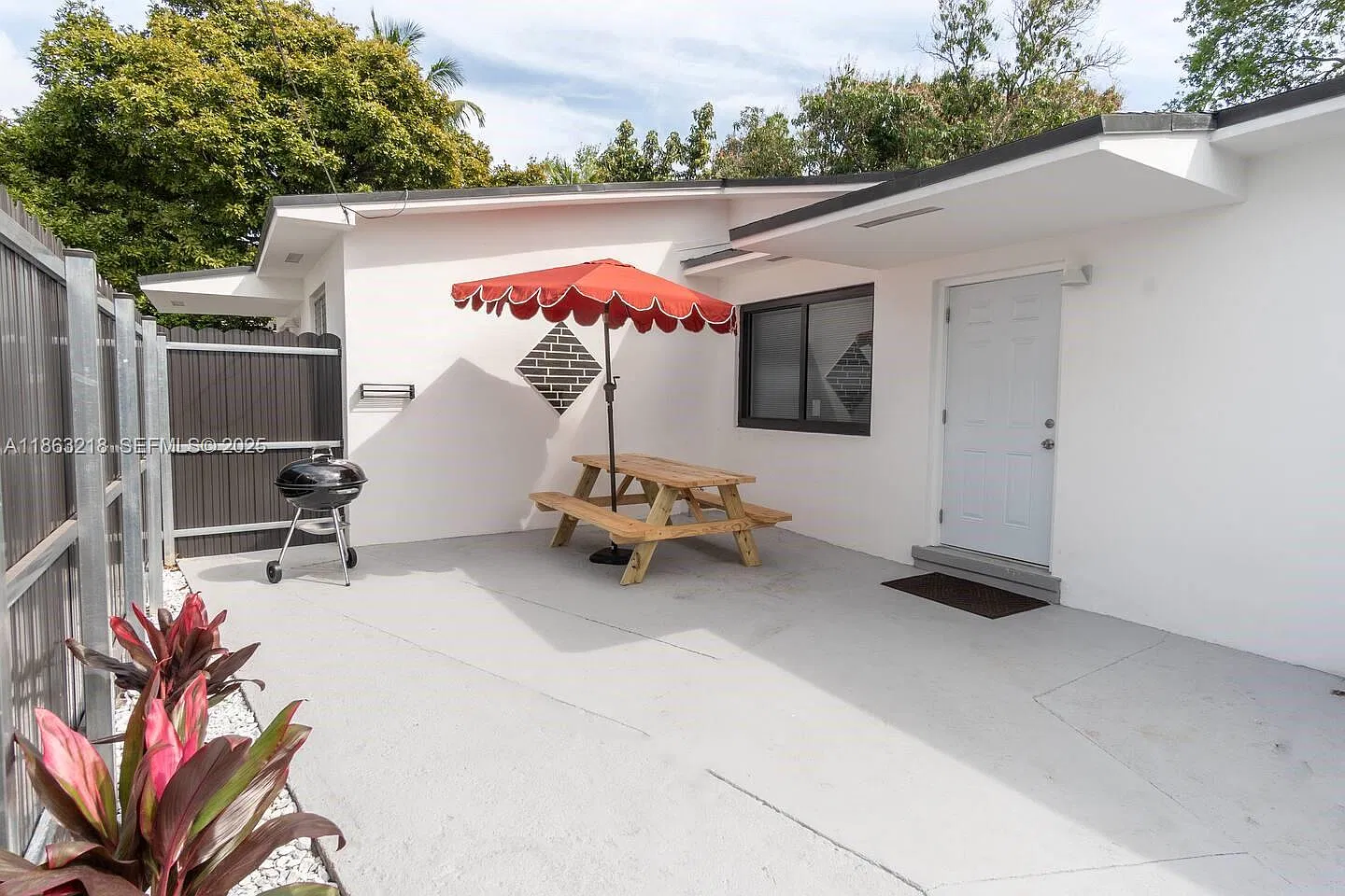 2 bed, 1.0 bath, $2,300 — Photo 1