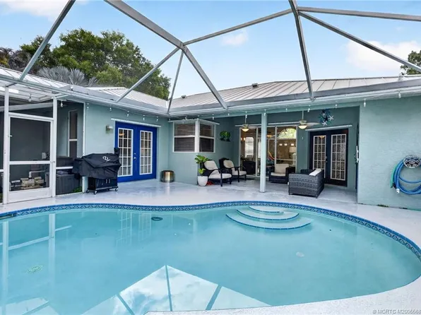 671 SE Pin Oak Ter, Stuart, FL 34997