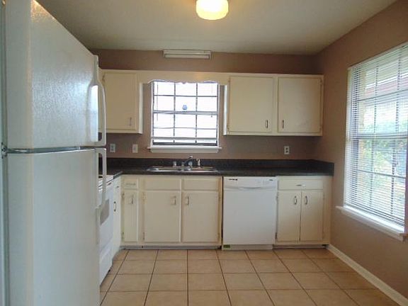 4th image of 212 Beach Dr APT 6