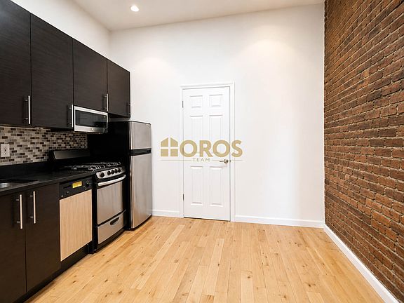 3rd image of 217 E 10th St APT 17