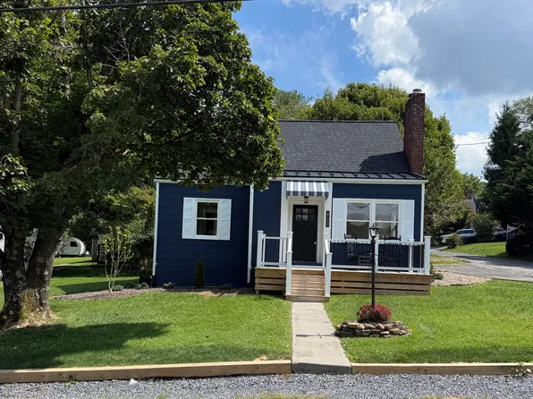 403 Bell Dr, Lewisburg, WV 24901