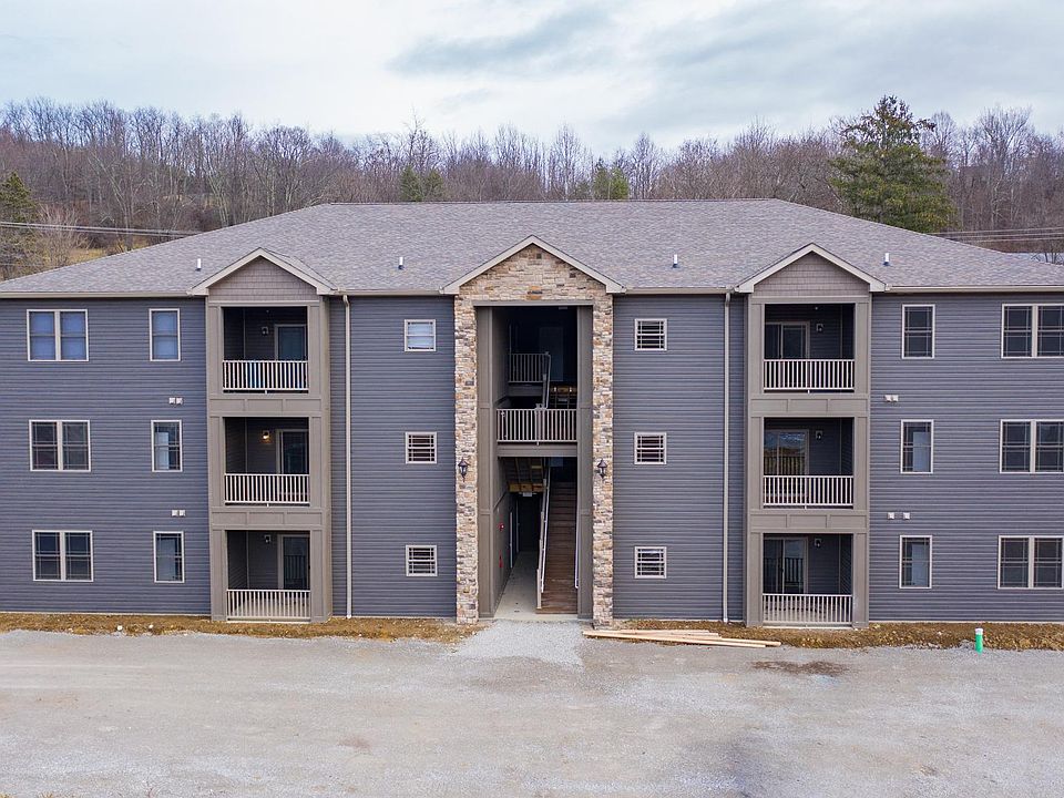 1st image of 21 Greentree Dr