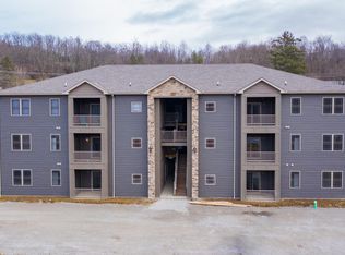 21 Greentree Vlg #1B, Shinnston, WV 26431