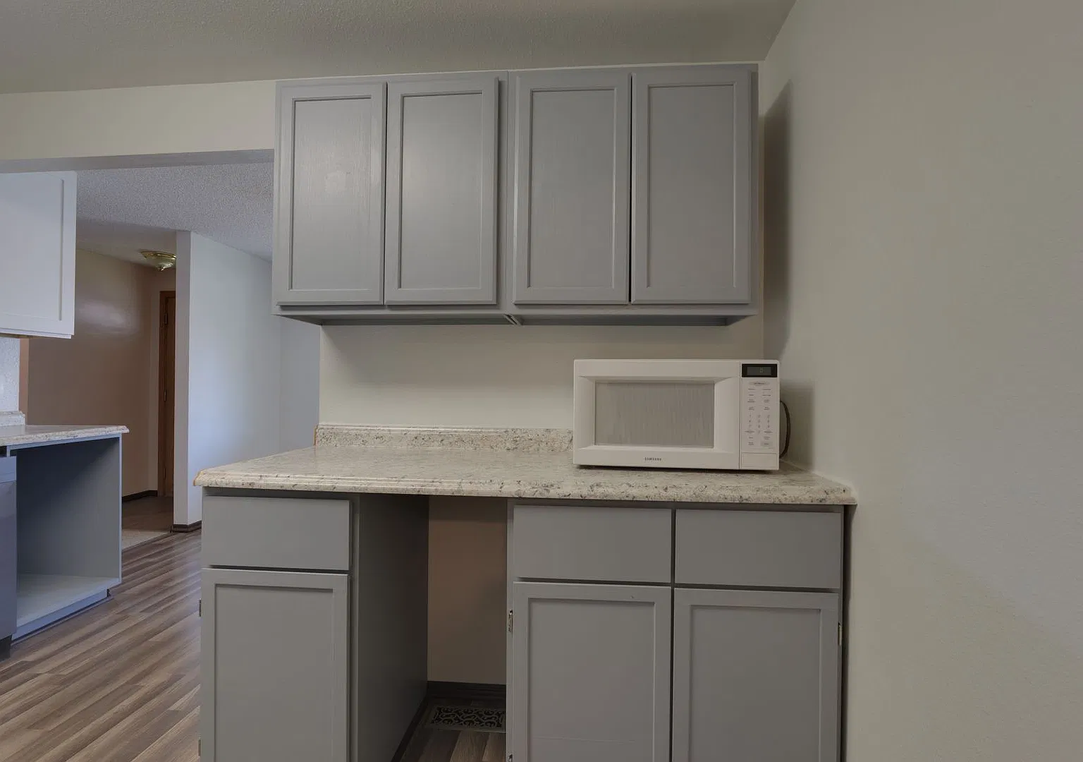 Spacious 4-Bedroom Auburn Home with Fenced Yard & Two-Car Garage — Photo 4