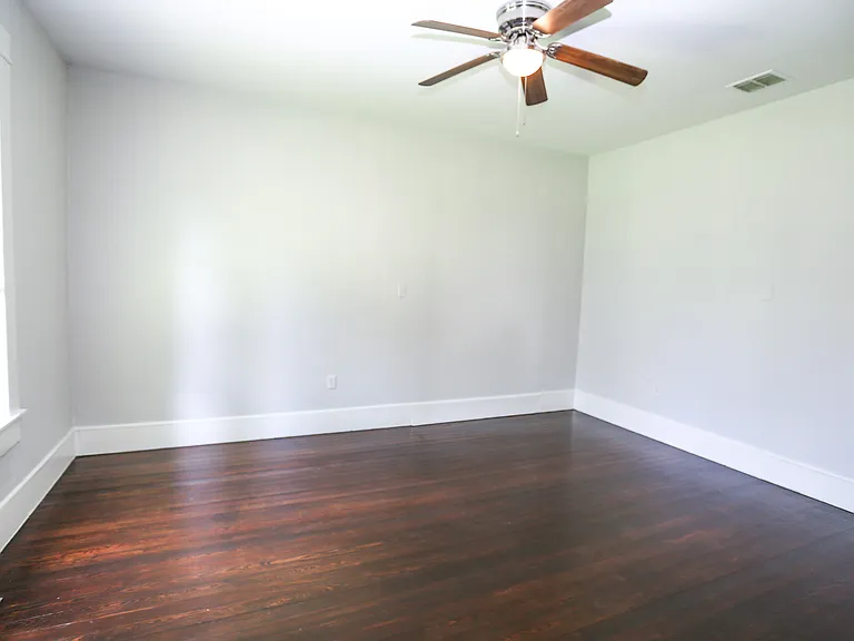 271 S Willow Ave — Photo 25