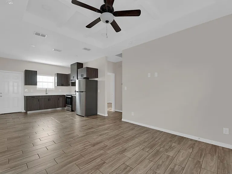 1013 La Pointe Ave #1 — Photo 7