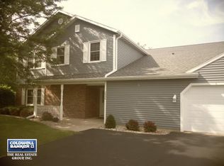 2534 Village Ln, Oshkosh, WI 54904