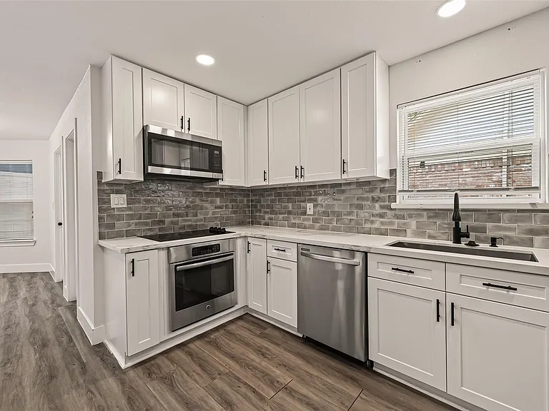 10011 Pine Pass Dr — Photo 9