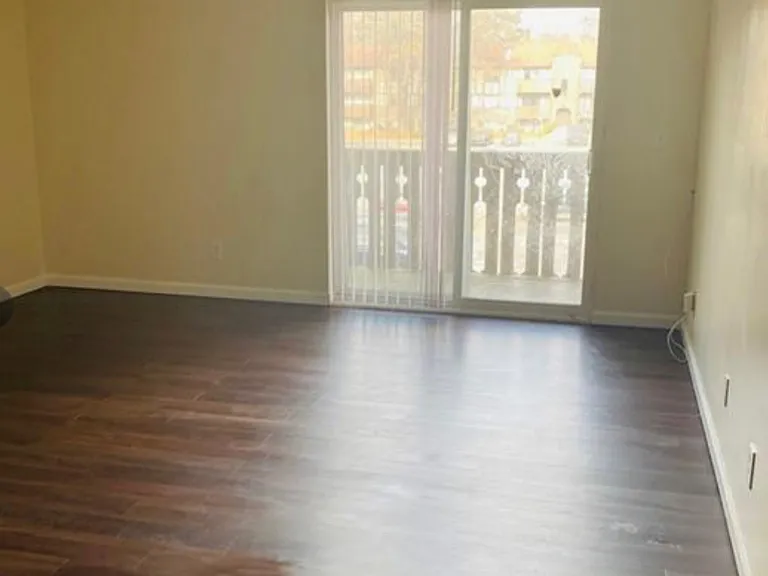1005 Camelot Dr #1005 — Photo 2