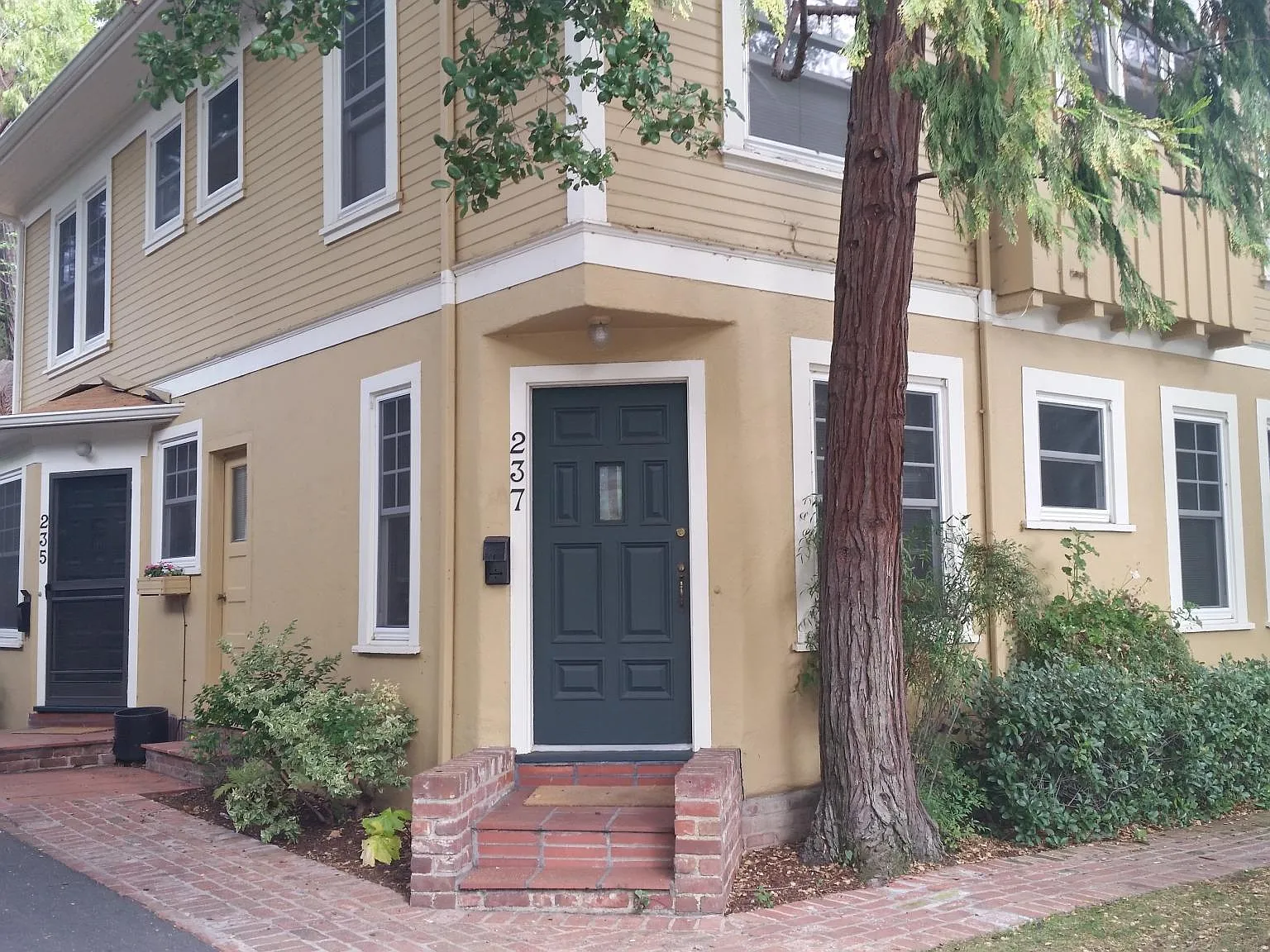 Hawthorne Gardens Apartments — Photo 1
