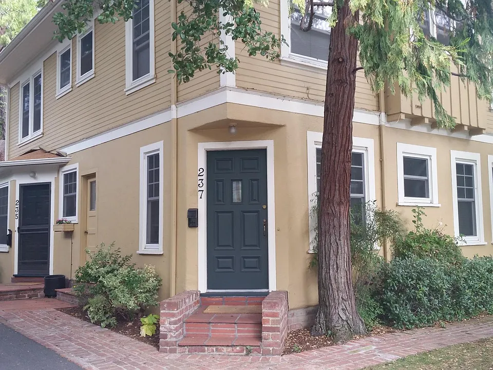 Hawthorne Gardens Apartments