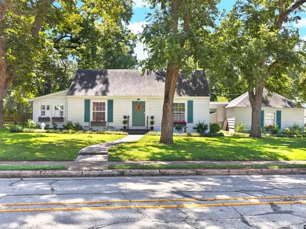 919 E Houston Ave, Crockett, TX 75835
