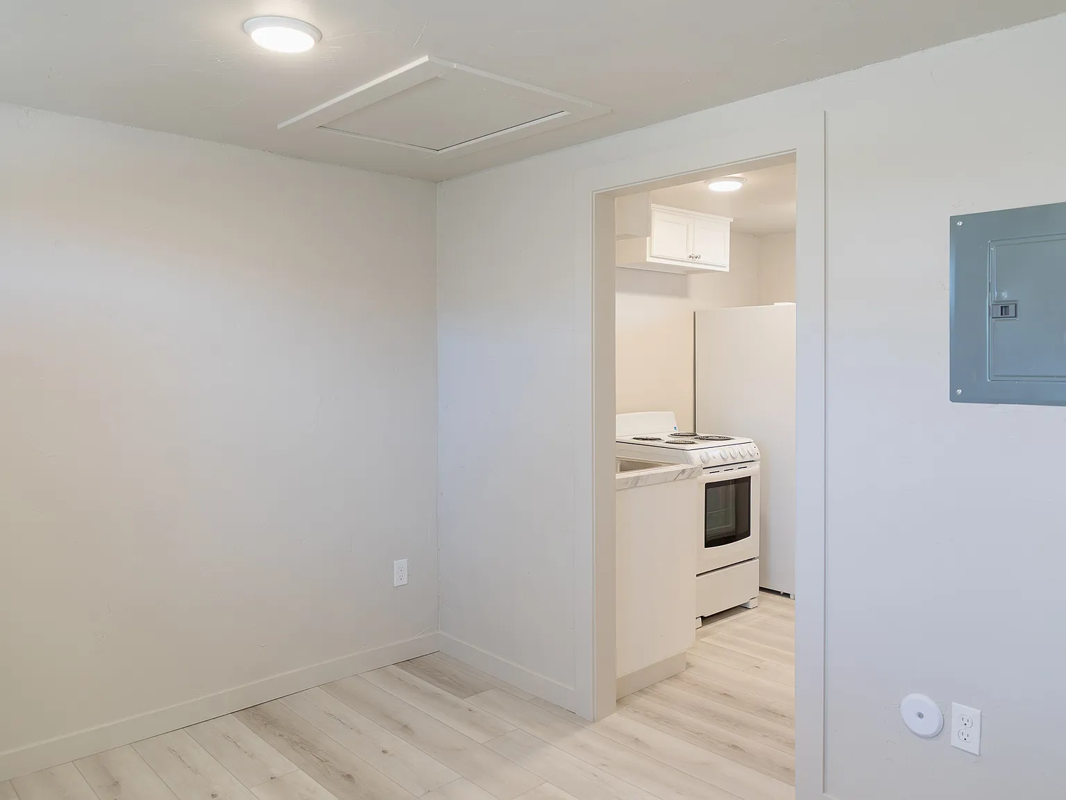Weimer Property- 439 SE 2nd St. - 425 #2 — Photo 2
