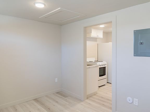 2nd image of 425 SE 2nd St APT 2