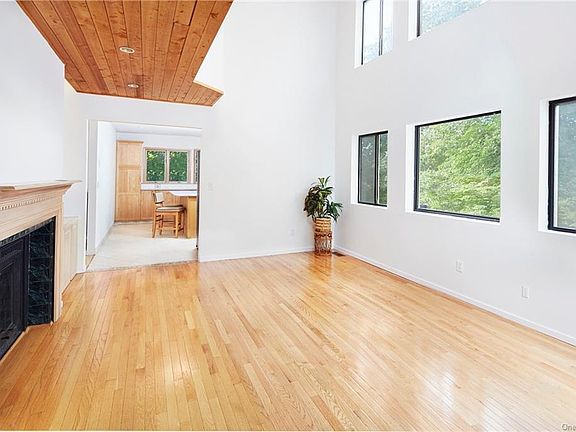 4th image of 3 Patricia Ln