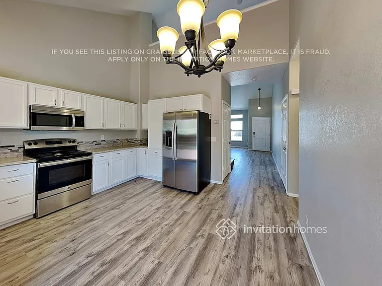 9678 Lansing Cir — Photo 8
