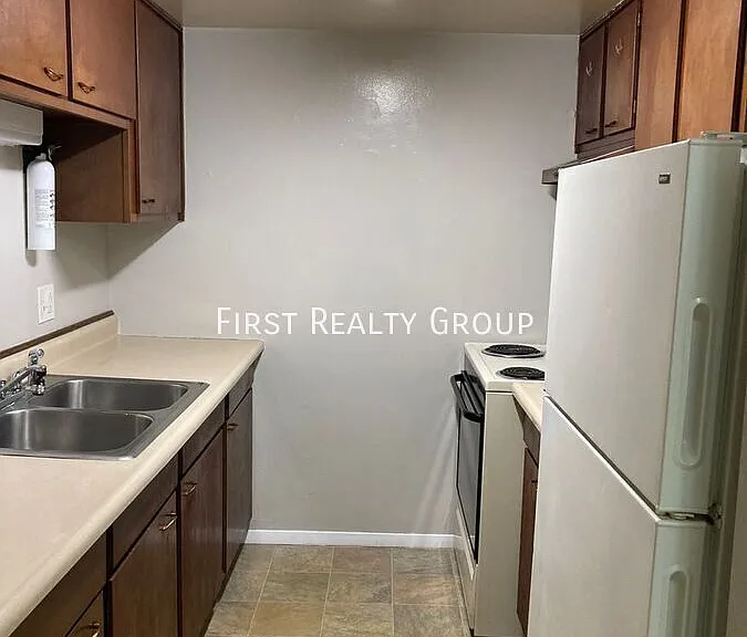 737 Wilmington Ave #13 — Photo 6