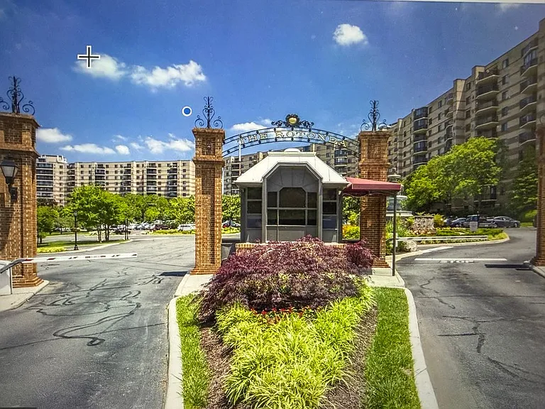 8360 Greensboro Dr #926 — Photo 4