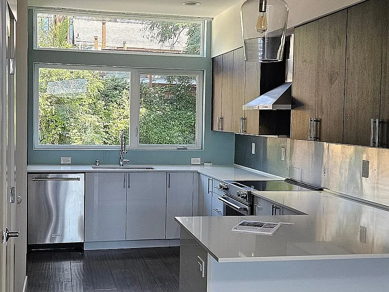 1310 Yakima Ave S — Photo 3