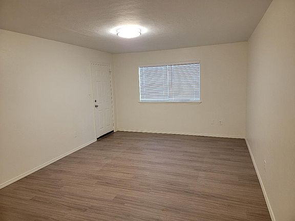 2nd image of 600 NW 29th St #11204566