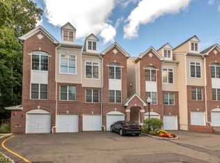 7 Ashley Ct, Hawthorne, NJ 07506
