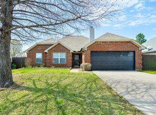 816 Meadowview Ct, Aubrey, TX 76227