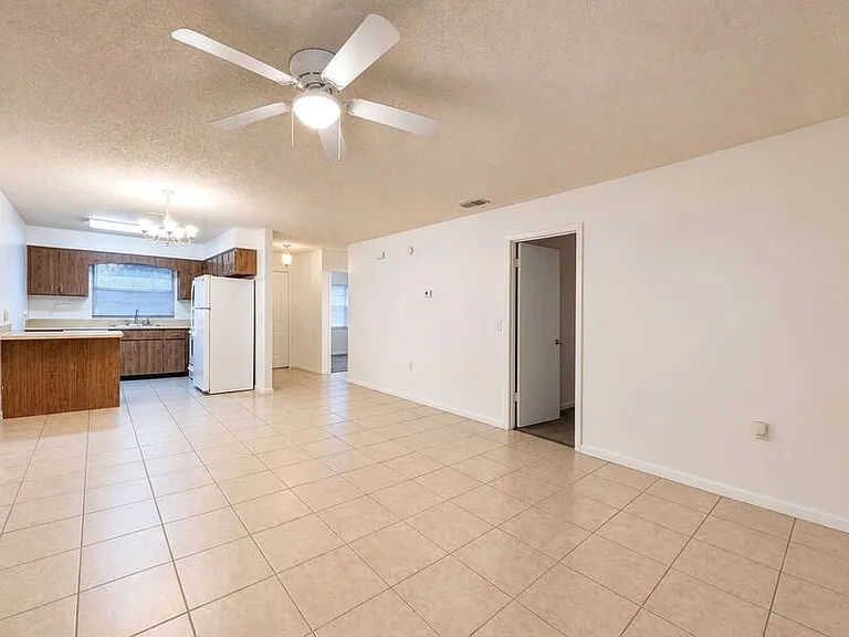 1029 Jacks St — Photo 7