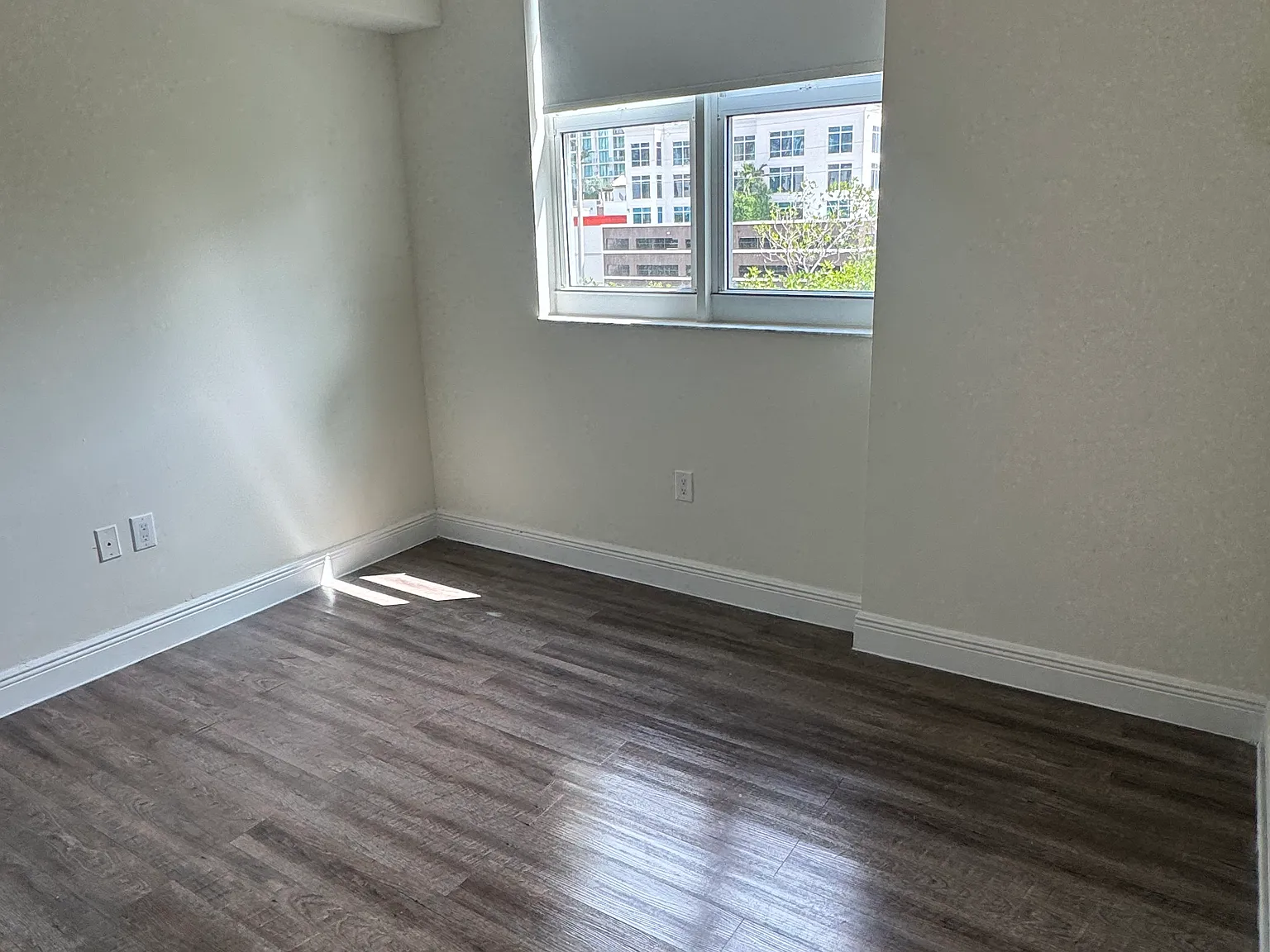 2 bed, 1050 sqft, $2,680 — Photo 4