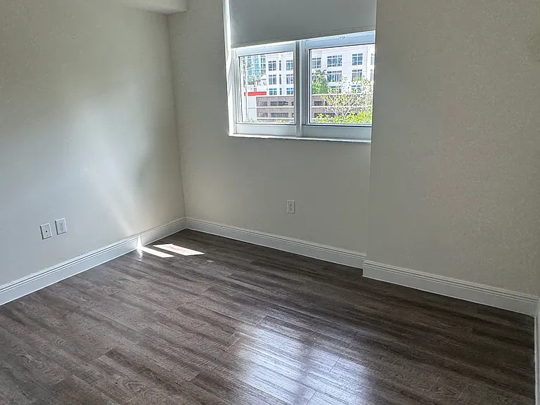 17000 N Bay Rd #512 — Photo 4