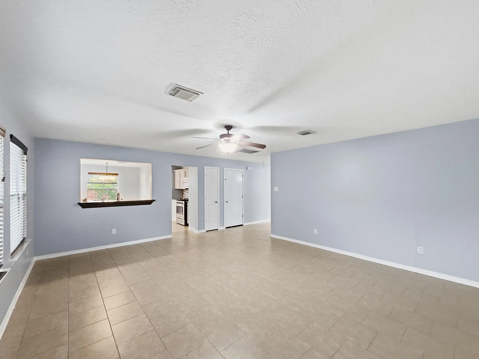 4 bed, 2.5 bath, 2317 sqft, $2,450 — Photo 4