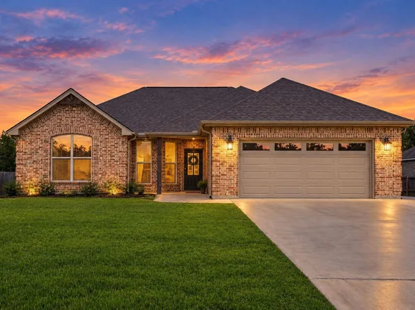 975 Amber Kay Ln, Bridge City, TX 77611