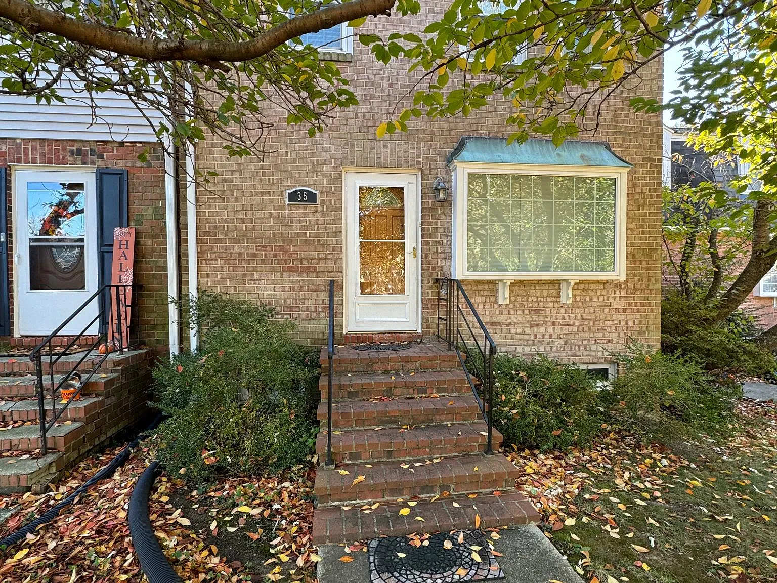 35 Watkins Park Dr — Photo 1